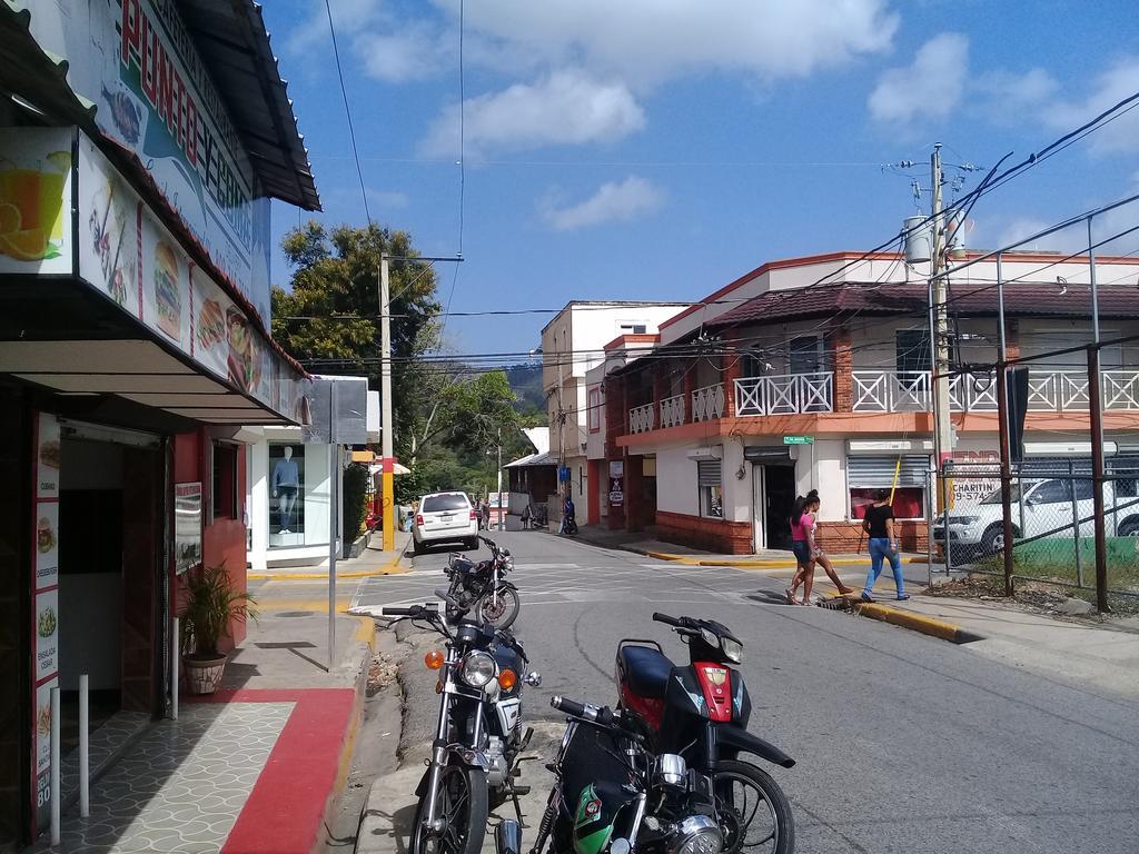 Hostel Quintonido คาราวากวา ภายนอก รูปภาพ